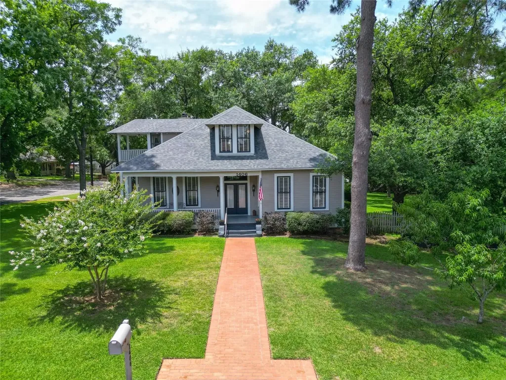 1406 Key Street Brenham TX 77833