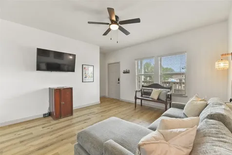 4505 Bernardo De Galvez Galveston TX 77551