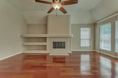 930 Arbor Pine Tomball TX 77375