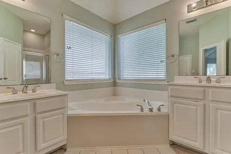 930 Arbor Pine Tomball TX 77375