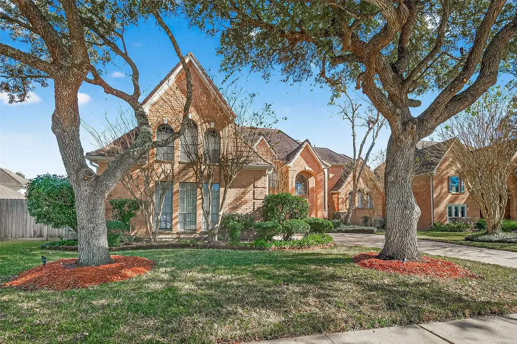 2203 Gleneagles Drive League City TX 77573