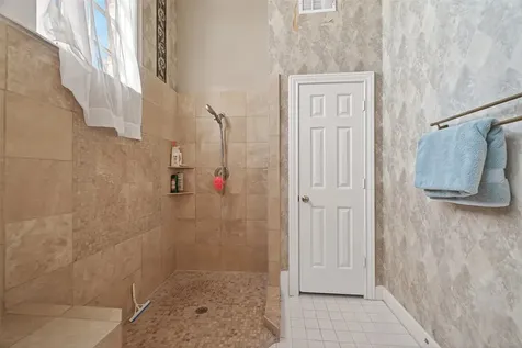 2203 Gleneagles Drive League City TX 77573