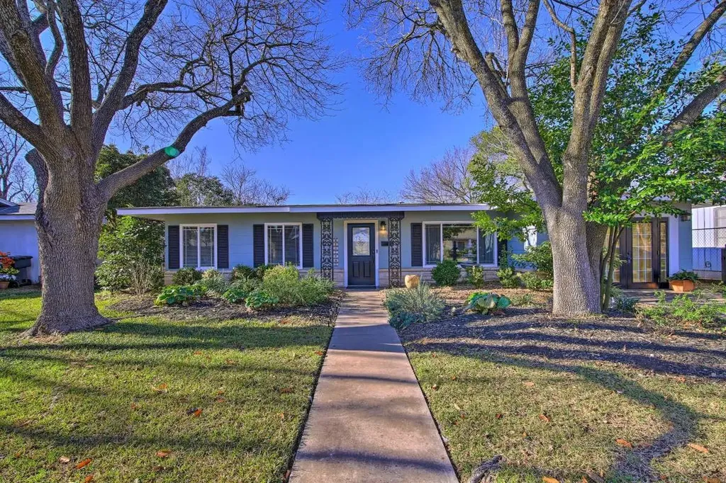 811 W Schubert Street Fredericksburg TX 78624
