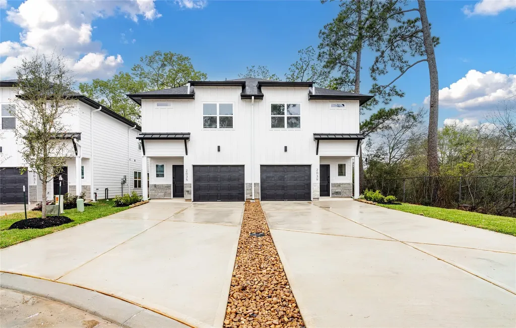 2035 Longmire Villas Court Conroe TX 77304
