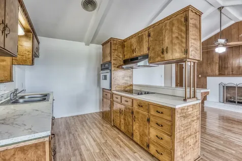 407 W Glenn Street Bellville TX 77418