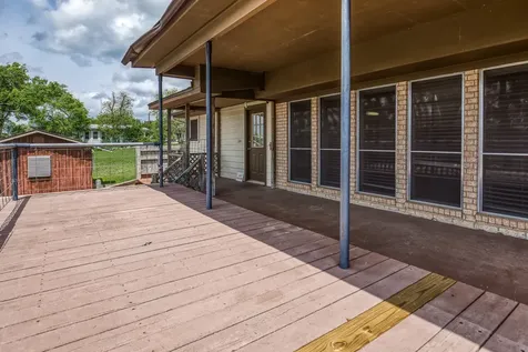 407 W Glenn Street Bellville TX 77418