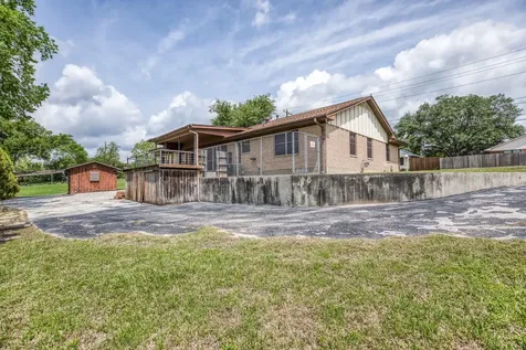 407 W Glenn Street Bellville TX 77418