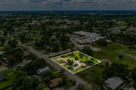 407 W Glenn Street Bellville TX 77418