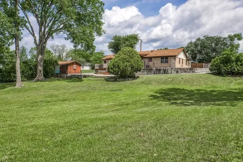 407 W Glenn Street Bellville TX 77418