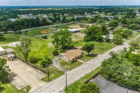 407 W Glenn Street Bellville TX 77418
