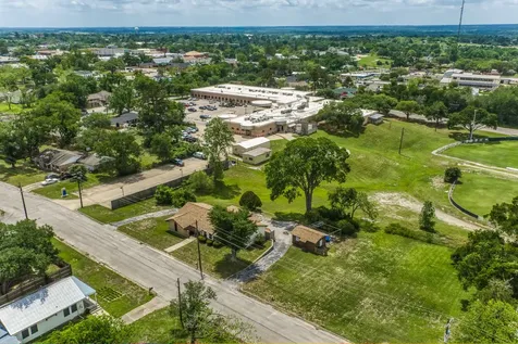 407 W Glenn Street Bellville TX 77418