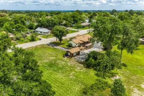 407 W Glenn Street Bellville TX 77418