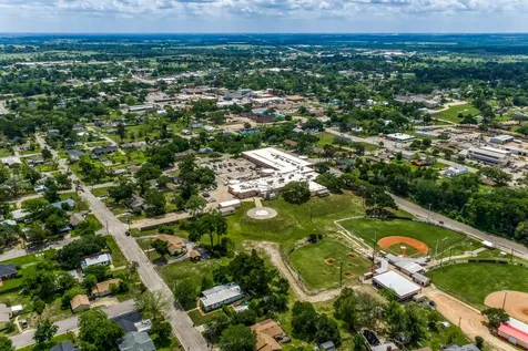 407 W Glenn Street Bellville TX 77418