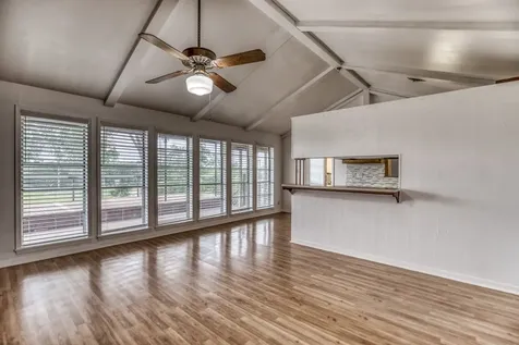 407 W Glenn Street Bellville TX 77418