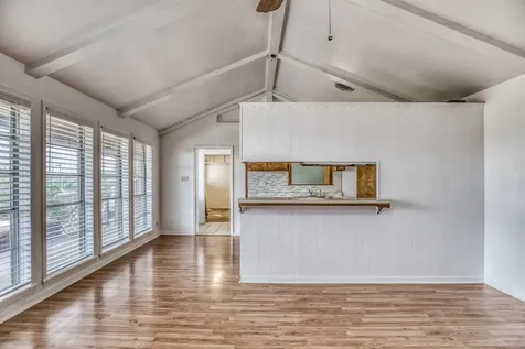 407 W Glenn Street Bellville TX 77418