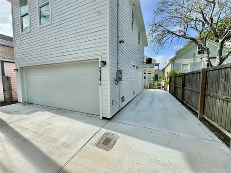 2119 Avenue O 1/2 Rear Galveston TX 77550
