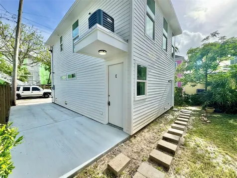2119 Avenue O 1/2 Rear Galveston TX 77550