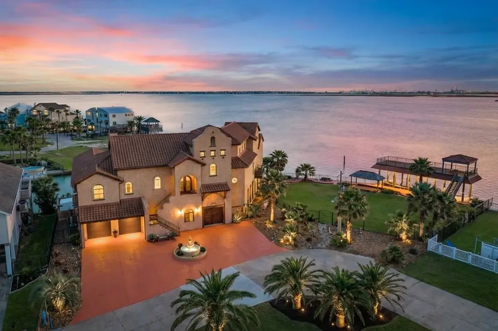 506 Sunset Circle Tiki Island TX 77554