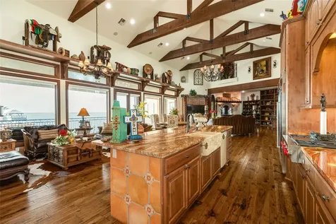 506 Sunset Circle Tiki Island TX 77554