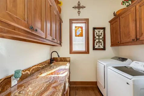 506 Sunset Circle Tiki Island TX 77554