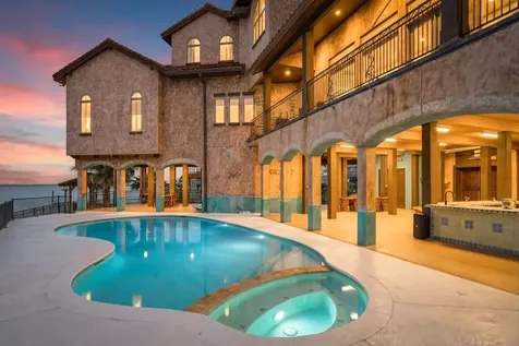 506 Sunset Circle Tiki Island TX 77554