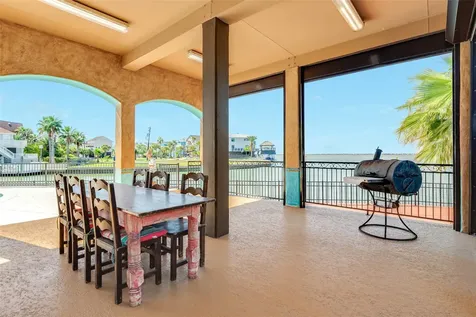 506 Sunset Circle Tiki Island TX 77554