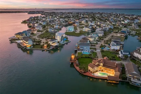 506 Sunset Circle Tiki Island TX 77554
