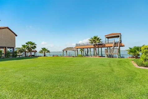 506 Sunset Circle Tiki Island TX 77554