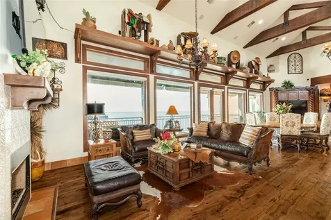 506 Sunset Circle Tiki Island TX 77554