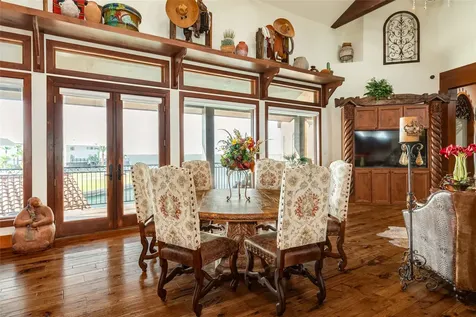 506 Sunset Circle Tiki Island TX 77554