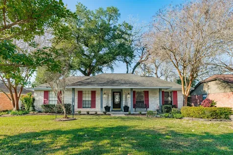 221 Banyan Street Lake Jackson TX 77566