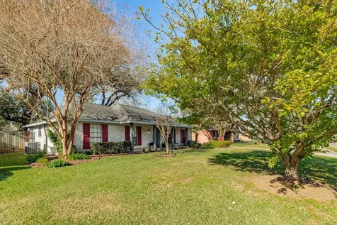 221 Banyan Street Lake Jackson TX 77566