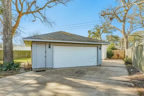 221 Banyan Street Lake Jackson TX 77566
