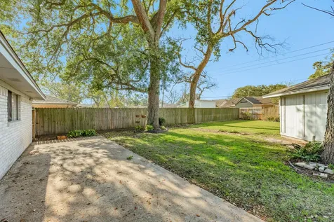 221 Banyan Street Lake Jackson TX 77566