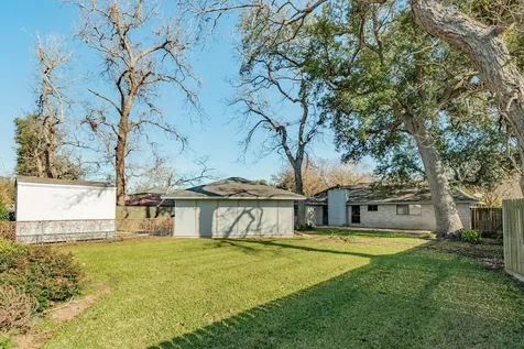 221 Banyan Street Lake Jackson TX 77566