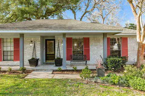 221 Banyan Street Lake Jackson TX 77566