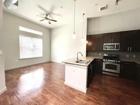 2525 Mccue St Road 125 Houston TX 77056