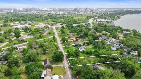 115 Cabaniss Avenue Baytown TX 77520