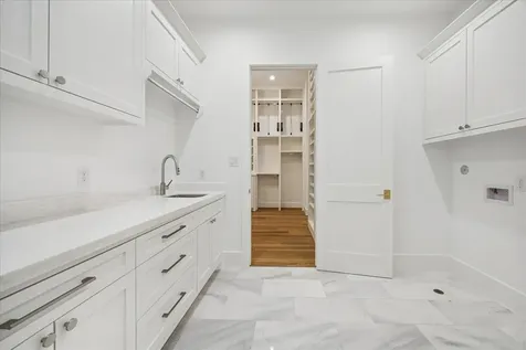 830 Azalea Street Houston TX 77018