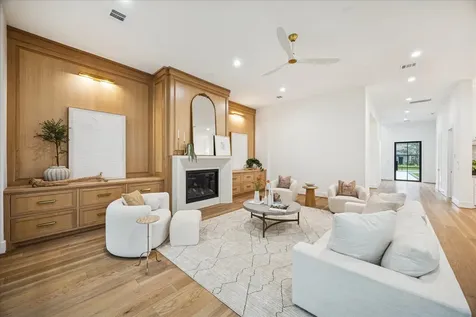 830 Azalea Street Houston TX 77018