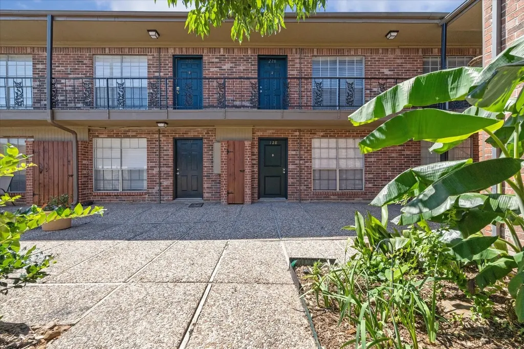 11540 Chimney Rock Road 128 Houston TX 77035