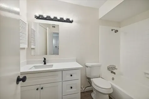 11540 Chimney Rock Road 128 Houston TX 77035
