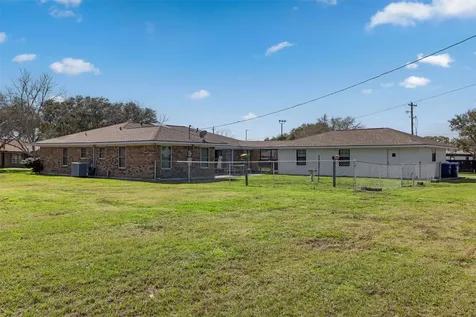 727 Partridge Lane Eagle Lake TX 77434