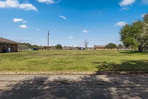 727 Partridge Lane Eagle Lake TX 77434