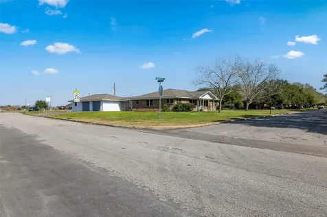 727 Partridge Lane Eagle Lake TX 77434