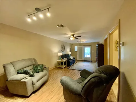 934 N Fm 356 Onalaska TX 77360
