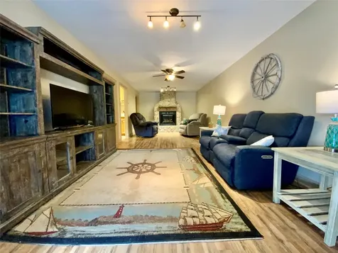 934 N Fm 356 Onalaska TX 77360