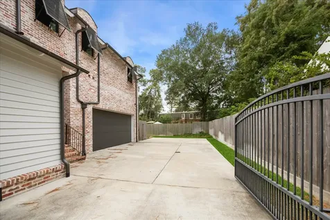 7 Hedwig Shadows Drive Houston TX 77024