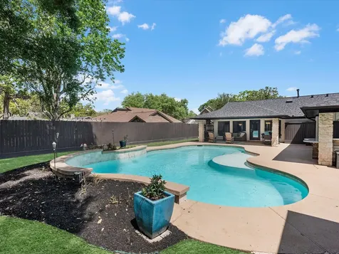 505 Pilgrim Lane Friendswood TX 77546