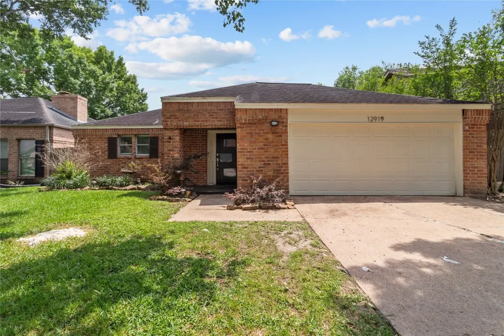 12919 Avenida Vaquero Street Houston TX 77077